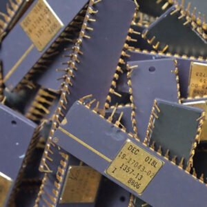 Ältere Mikrochips und ICs (Schrottware) zu verkaufen